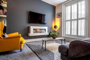 Stylish Quiet Town Apartment with Parking WEEKLY and MONTHLY Let at Reduced Rates